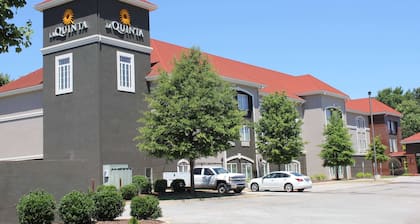 La Quinta Inn & Suites by Wyndham Huntsville Airport Madison