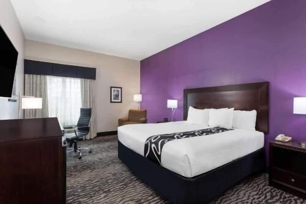 Premium bedding, in-room safe, desk, soundproofing