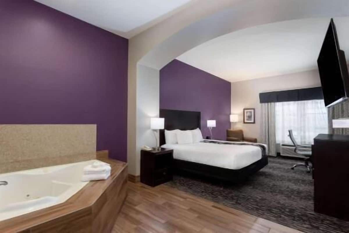 Premium bedding, in-room safe, desk, soundproofing