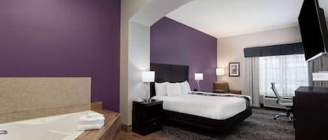 Deluxe Studio Suite, 1 King Bed | Premium bedding, in-room safe, desk, soundproofing