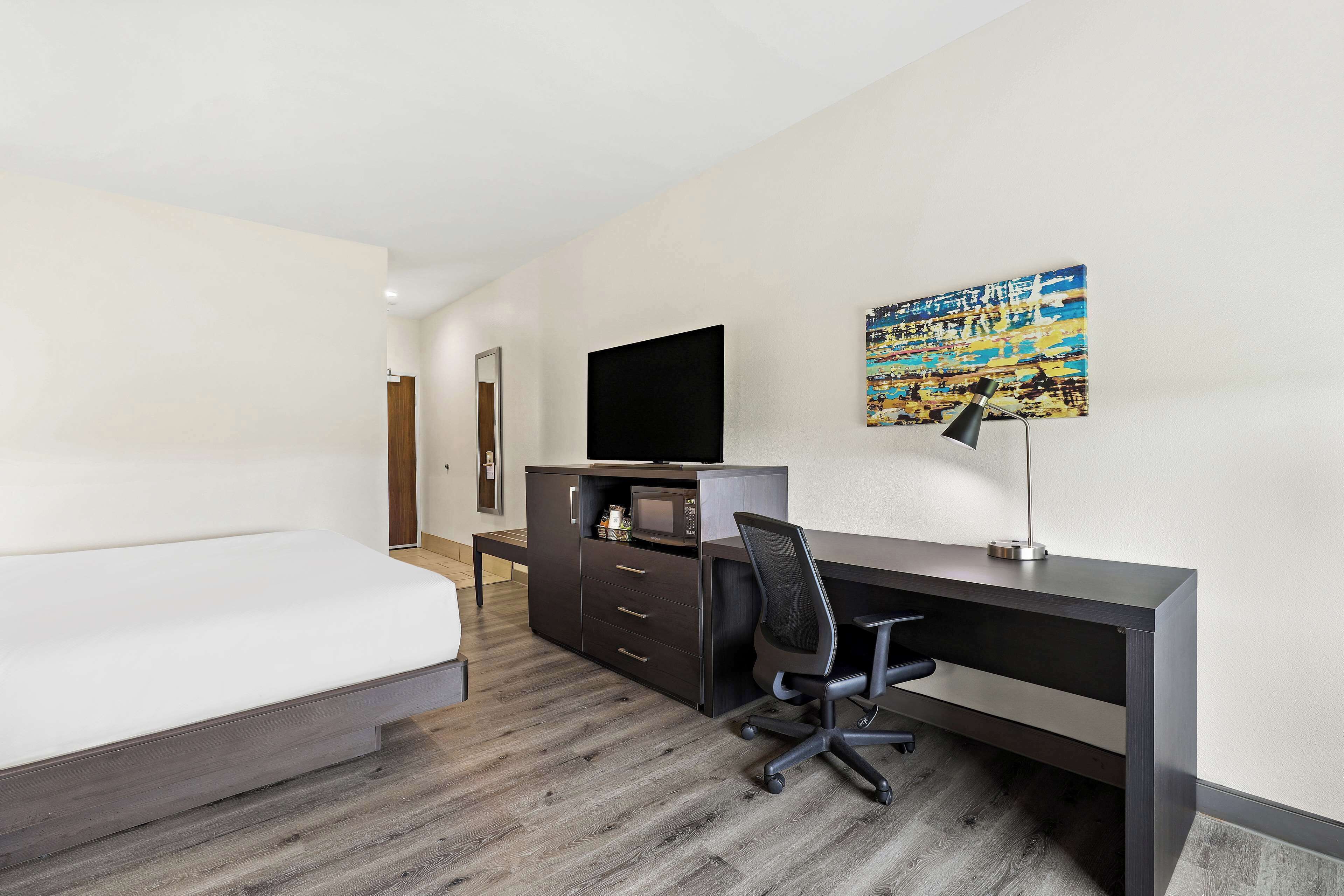 standard room, 1 king bed, non smoking, refrigerator & microwave | premium bedding, desk, laptop workspace, iron/ironing board