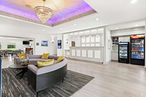 Lobby - Best Western Iowa/Lake Charles East (Iowa)