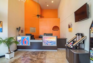 Lobby - Motel 6 Chandler, AZ (Chandler)