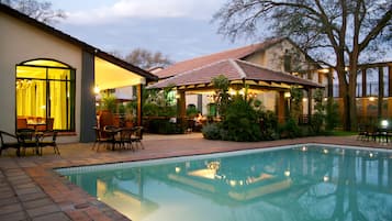 Outdoor pool, pool umbrellas, sun loungers