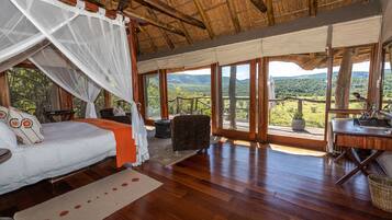 Free minibar items, in-room safe, desk, bed sheets