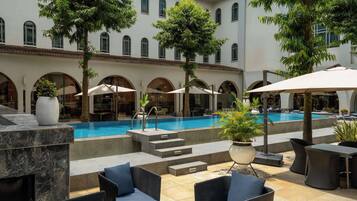 Kolam renang outdoor