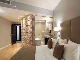 Standard Room | 1 bedroom, Select Comfort beds, in-room safe, desk