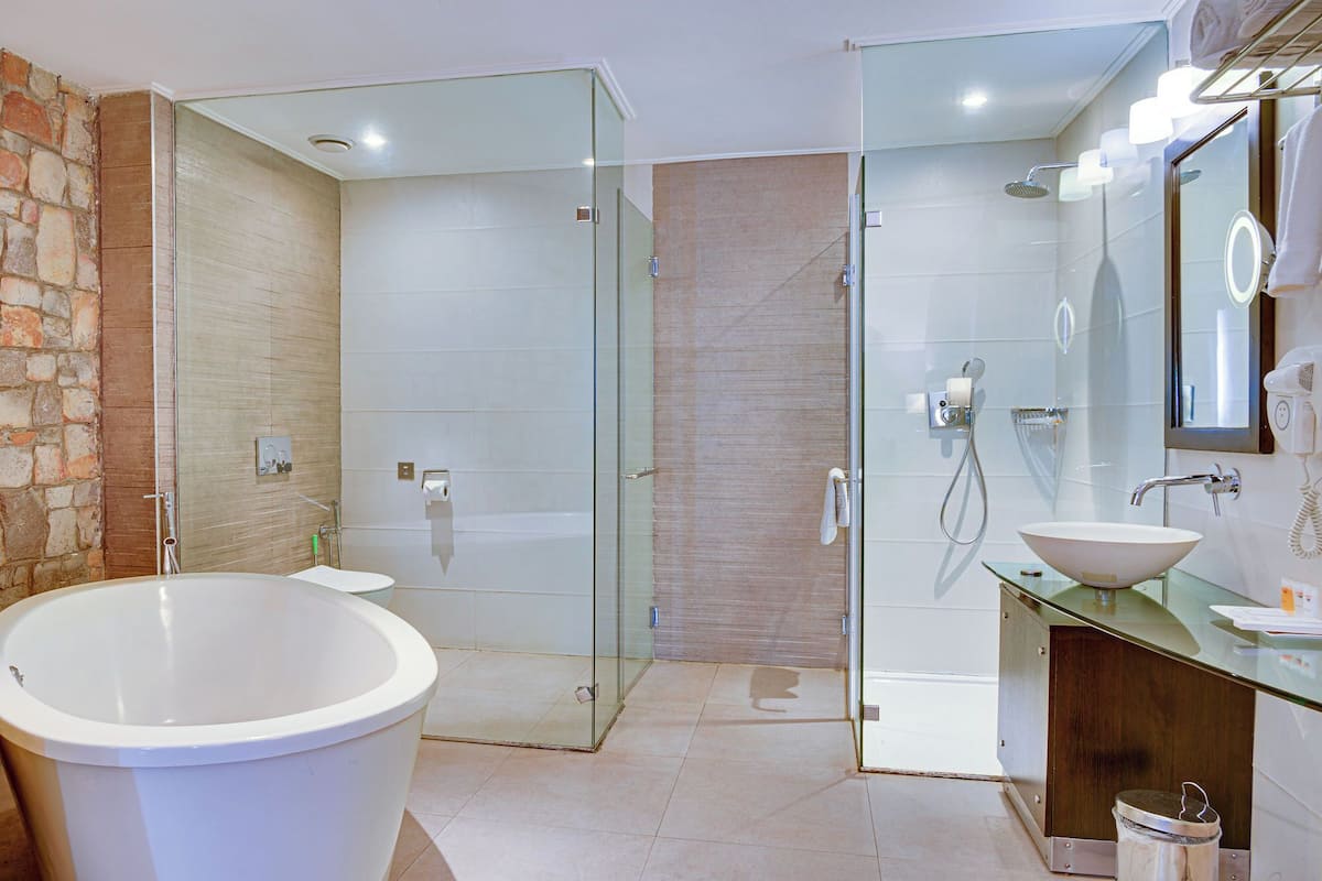 separate bathtub and shower, deep-soaking bathtub, free toiletries