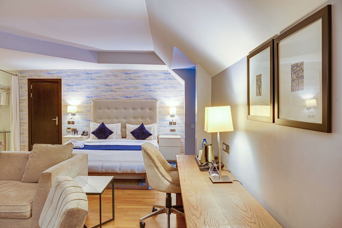 1 bedroom, Select Comfort beds, in-room safe, desk