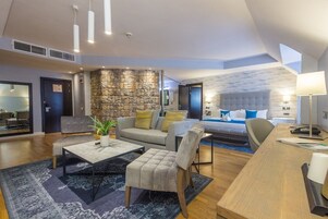 套房 | 客厅 | 32-英寸等离子电视（配备卫星频道）、电视、DVD 播放器