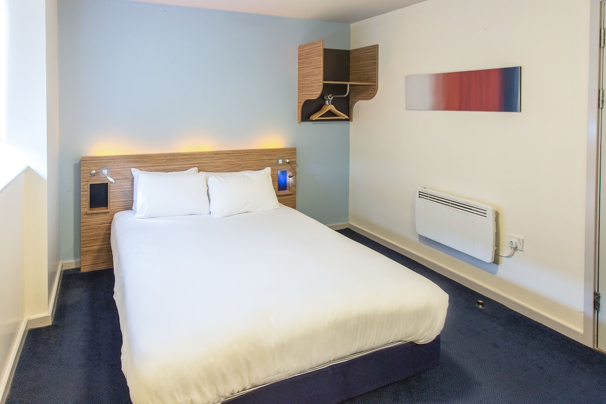 Double Room, City View | Meja, Wi-fi percuma, cadar katil, akses kerusi roda