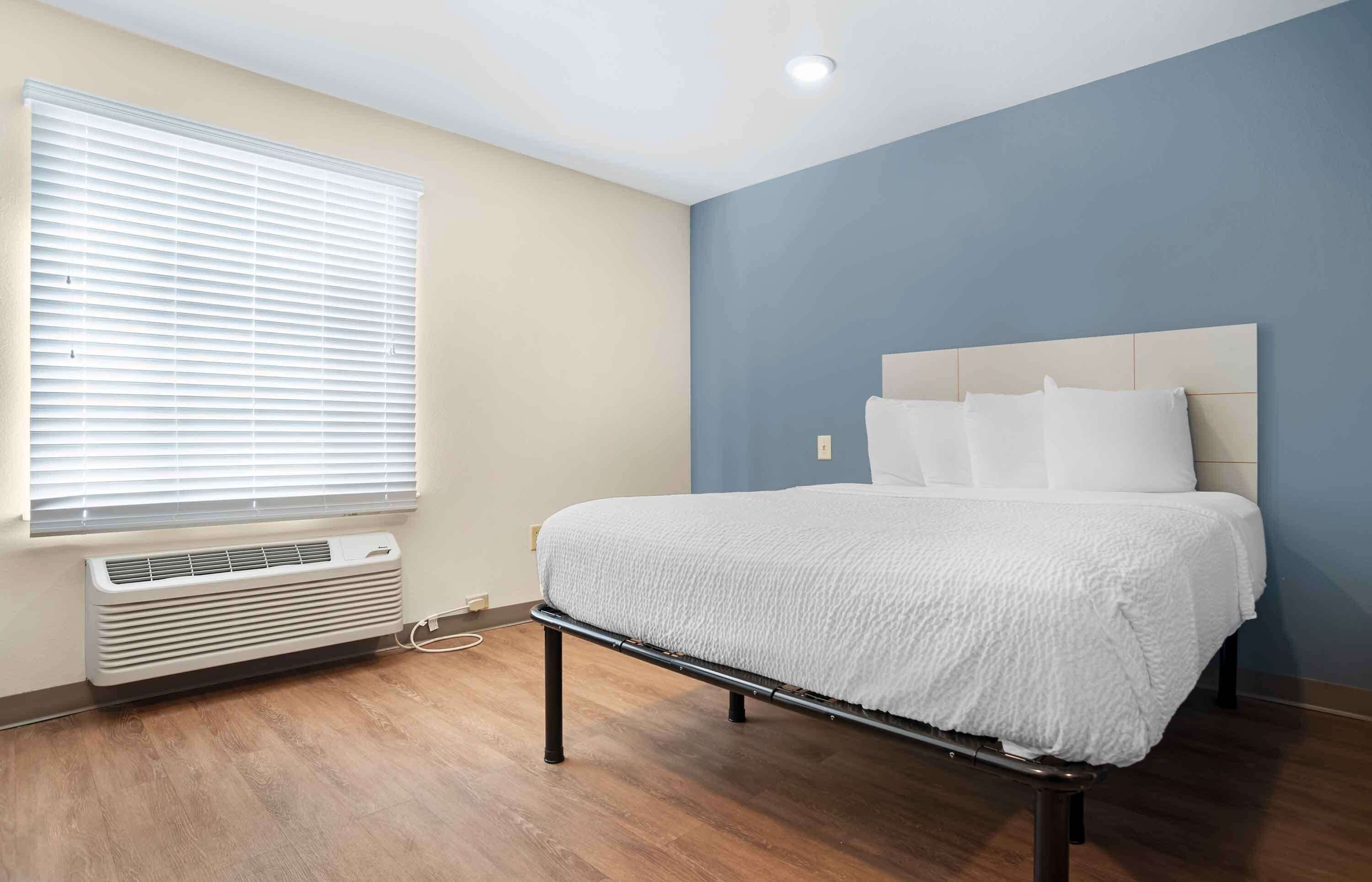 Standard Studio, 1 Queen Bed, Non Smoking, Refrigerator & Microwave | Desk, laptop workspace, iron/ironing board, free WiFi