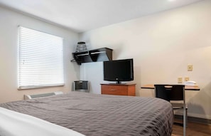Desk, laptop workspace, iron/ironing board, free WiFi - Extended Stay America Select Suites - Fort Walton Beach (Fort Walton Beach)