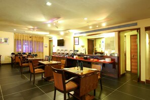 Daily buffet breakfast (INR 413 per person) - Hotel Studio Estique (Pune)