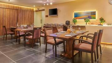 Daily buffet breakfast (INR 413 per person)