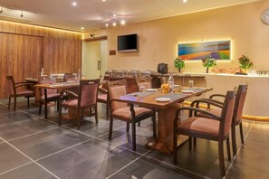 Daily buffet breakfast (INR 413 per person) - Hotel Studio Estique (Pune)