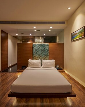 Design Room, 1 King Bed | Premium bedding, minibar, in-room safe, desk - Hotel Studio Estique (Pune)