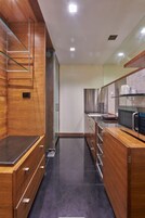 Habitación de diseño, 1 cama de matrimonio grande | Cocina privada | Frigorífico y cafetera o tetera