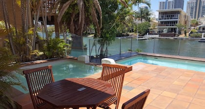 The Emerald Surfers Paradise Apartments