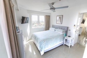 Deluxe Apartment, 2 Queen Beds, Canal View