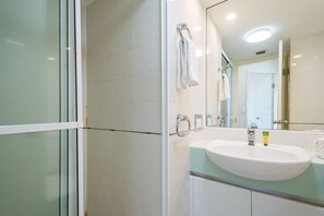 Shower, hair dryer, towels