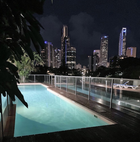 The Emerald Surfers Paradise Apartments