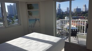 Departamento, varias camas, vista al canal | Vista desde la habitación