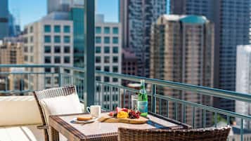 Desk, iron/ironing board, rollaway beds, free WiFi