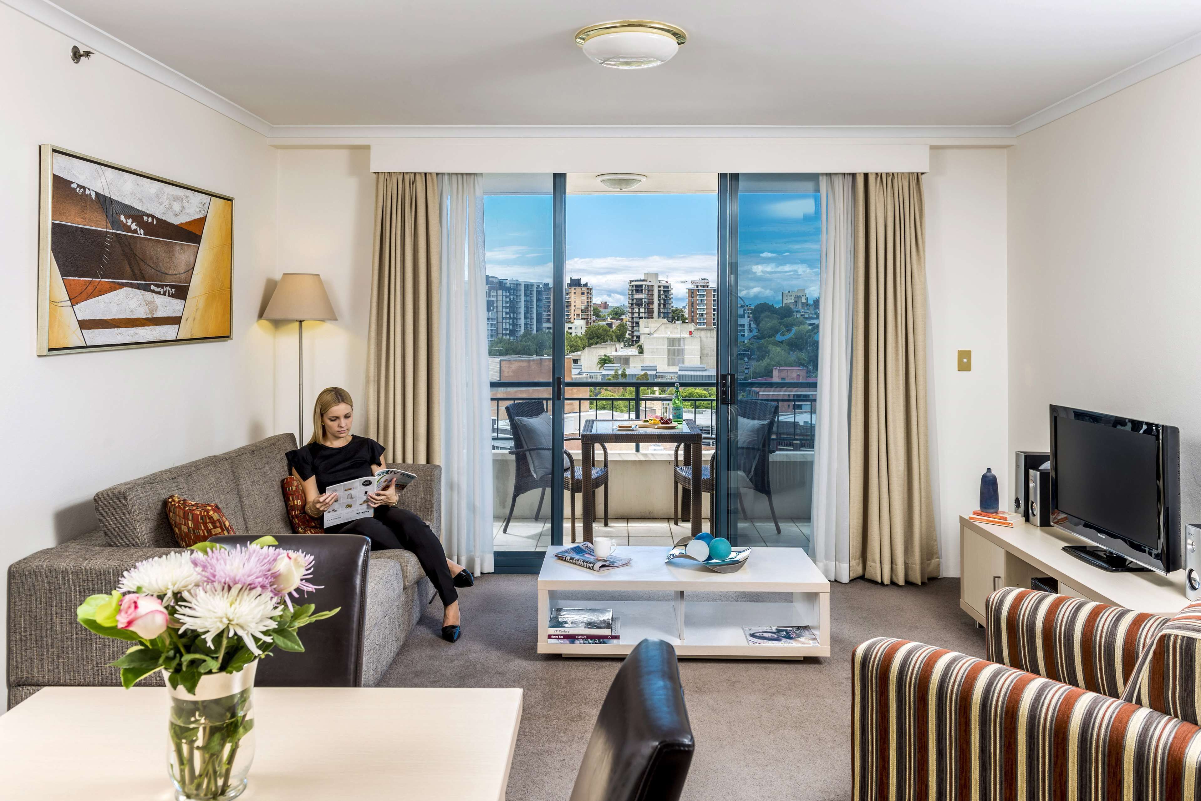 Oaks Sydney Castlereagh Suites — image 5
