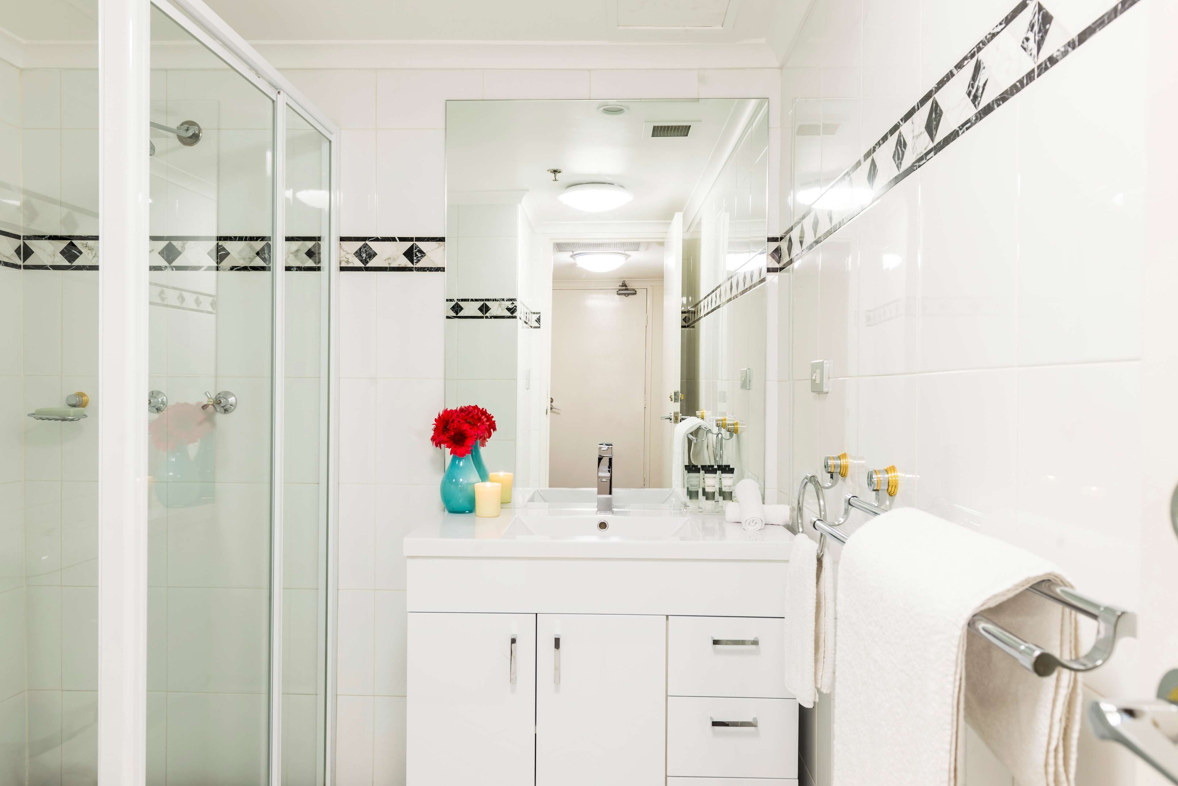 Oaks Sydney Castlereagh Suites — image 17