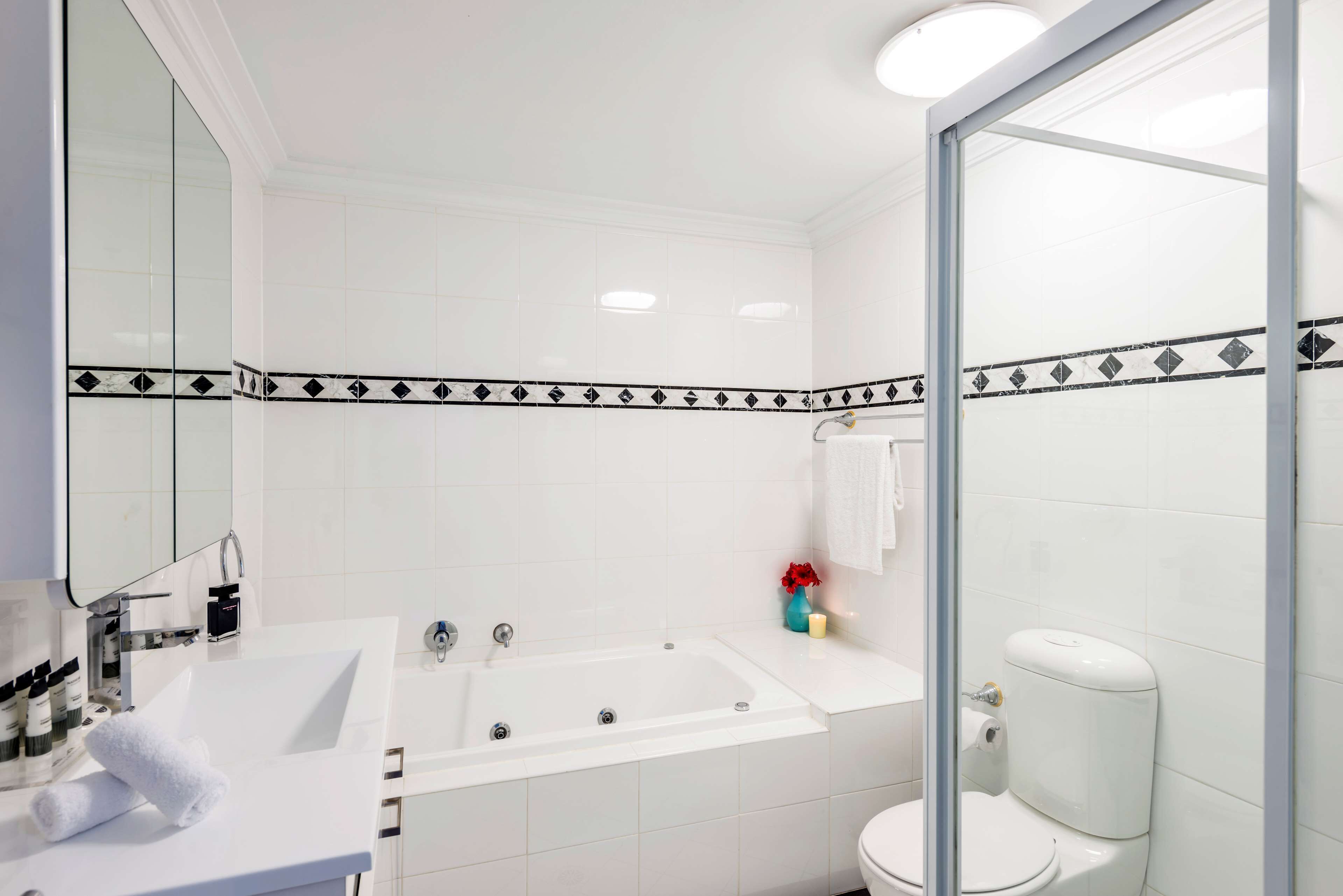 Oaks Sydney Castlereagh Suites — image 9