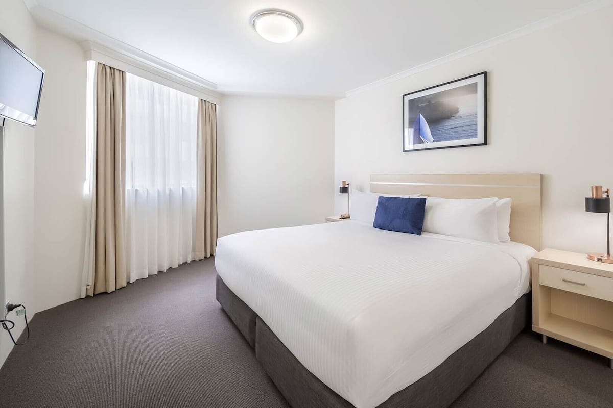 Desk, iron/ironing board, rollaway beds, free WiFi