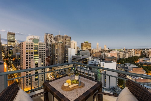 Oaks Sydney Castlereagh Suites