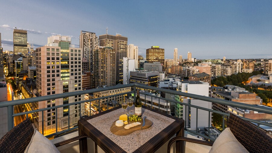 Oaks Sydney Castlereagh Suites