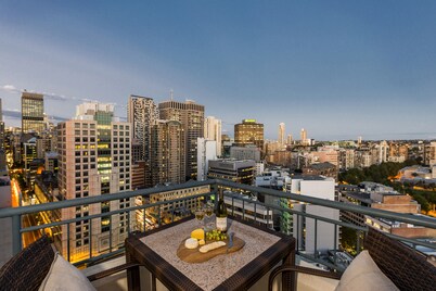 Oaks Sydney Castlereagh Suites