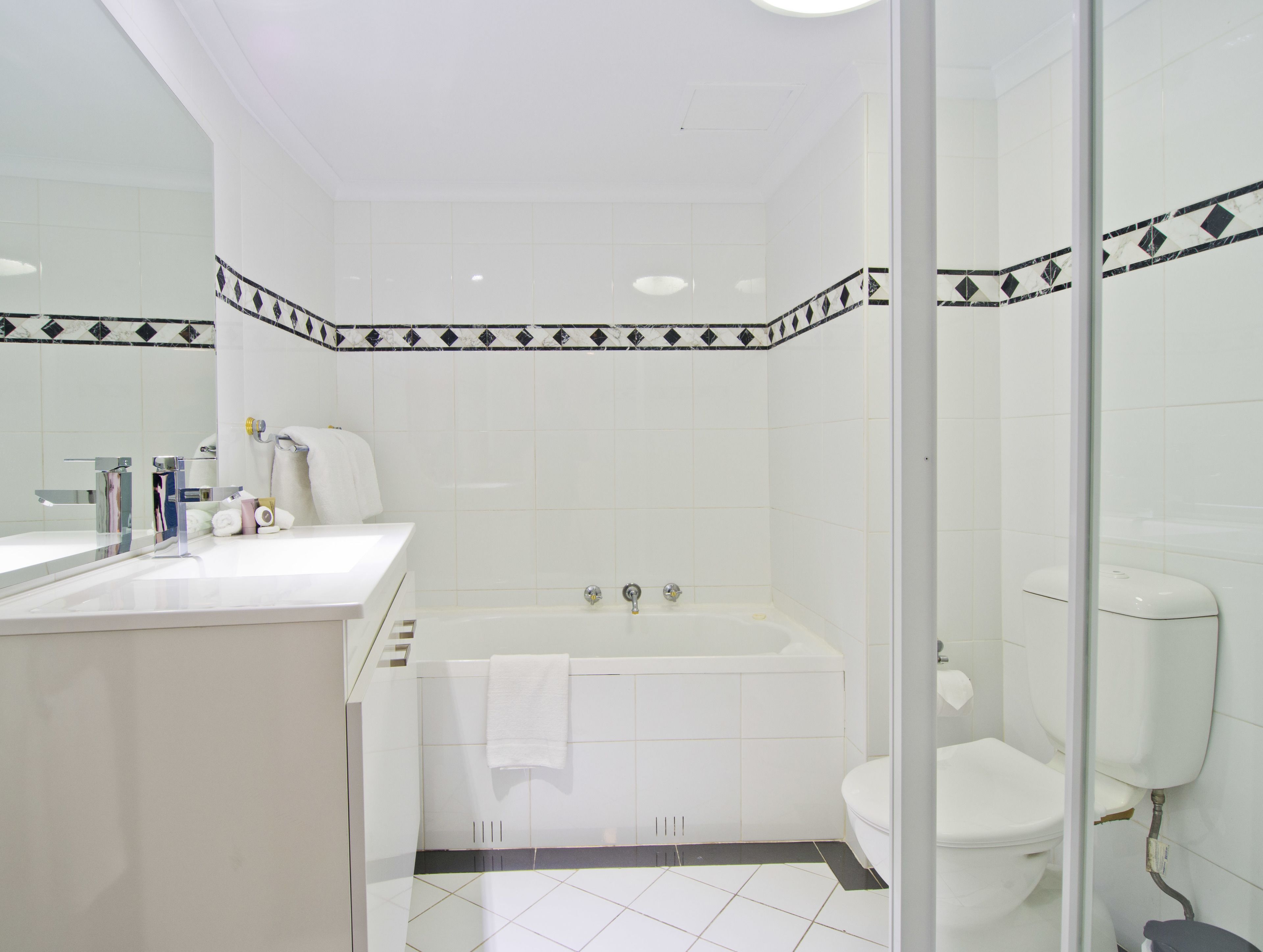 Oaks Sydney Castlereagh Suites — image 10