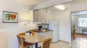 Full-size fridge, microwave, stovetop, coffee/tea maker