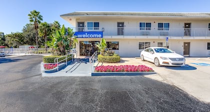 Studio 6 Extended Stay - Kissimmee, FL - Orlando