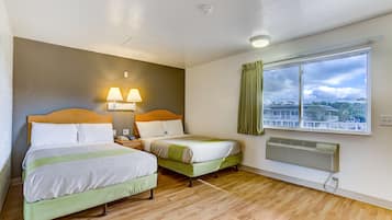 Laptop workspace, free cribs/infant beds, free WiFi, bed sheets