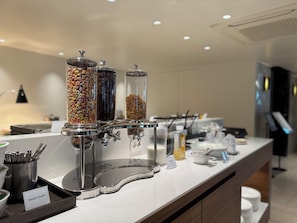 Breakfast served  - Hotel Prince Seoul (Seoul)
