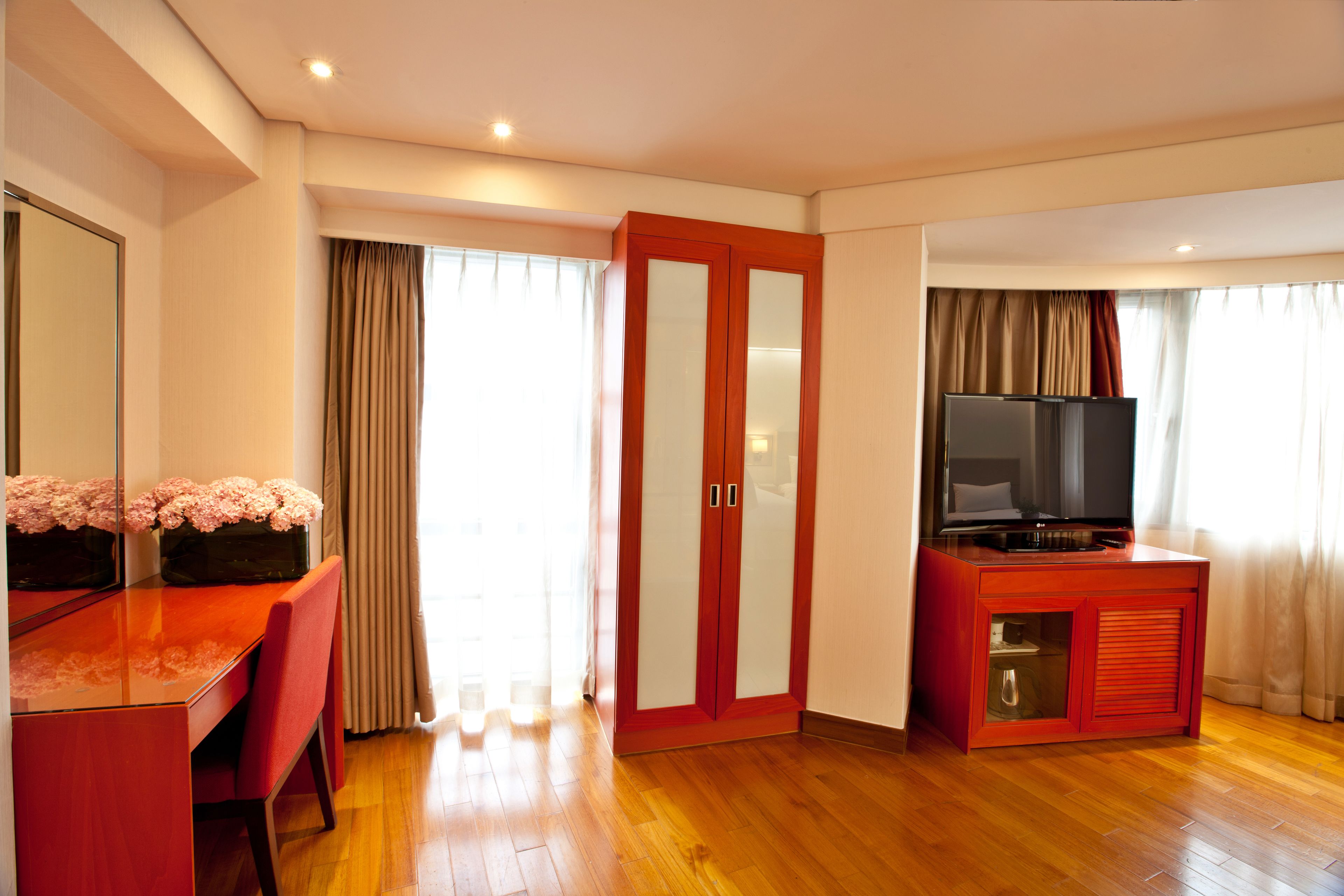 1 bedroom, down duvets, select comfort beds, in-room safe