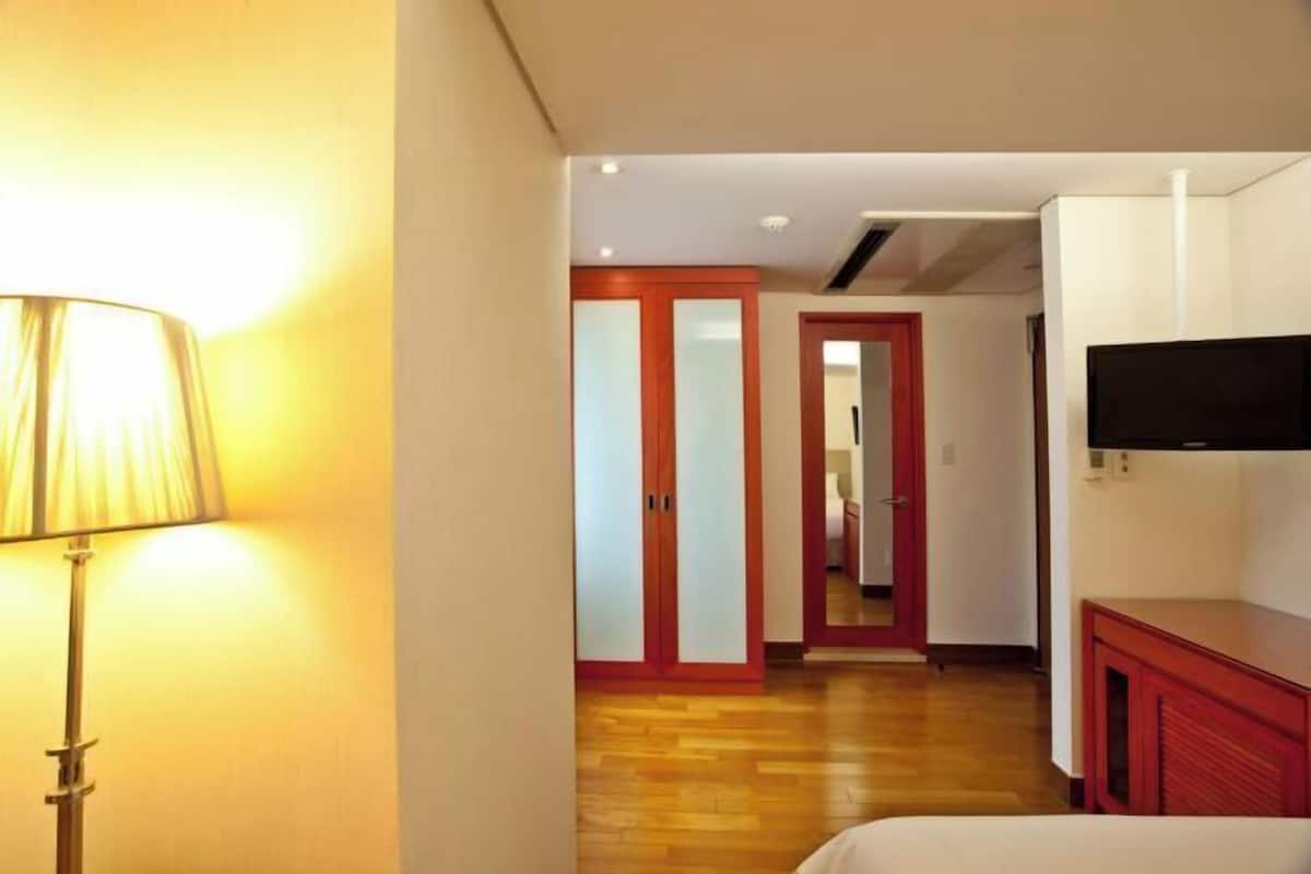 Edredons de pluma, camas Select Comfort, cofres nos quartos