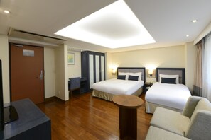 Down duvets, Select Comfort beds, in-room safe, individually furnished - Hotel Prince Seoul (Seoul)
