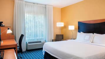 高档床上用品、泰普尔床垫、办公桌、遮光窗帘