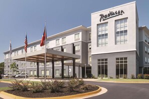 Exterior - Radisson Hotel Atlanta Airport (College Park)