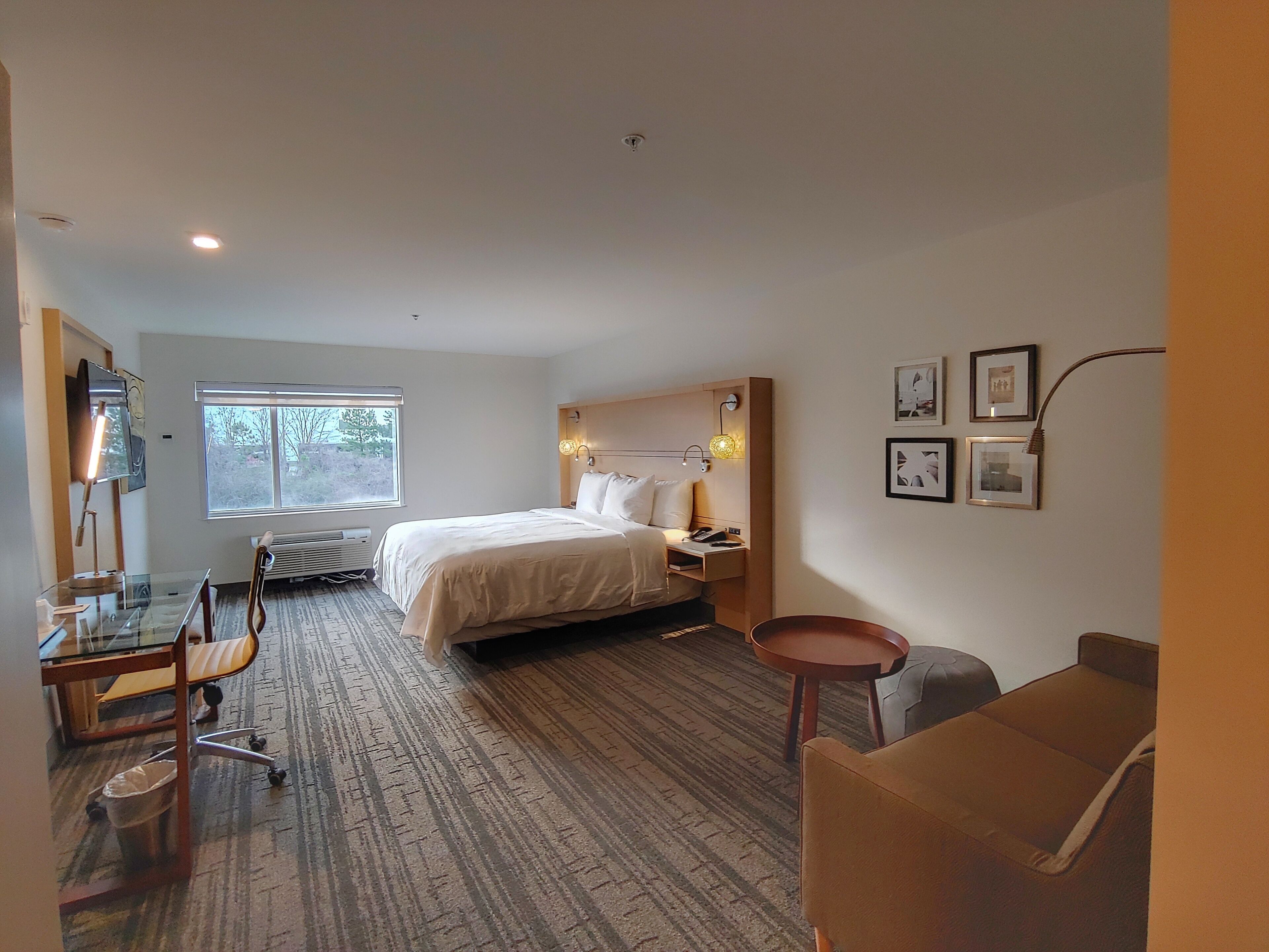 Luxe beddengoed, donsdekens, Select Comfort-bedden, een bureau