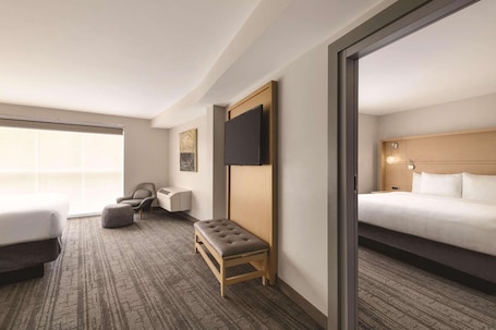 Premium bedding, down comforters, Select Comfort beds, desk. Radisson Hotel Atlanta Airport