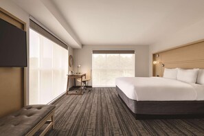 Premium bedding, down duvets, Select Comfort beds, desk - Radisson Hotel Atlanta Airport (College Park)