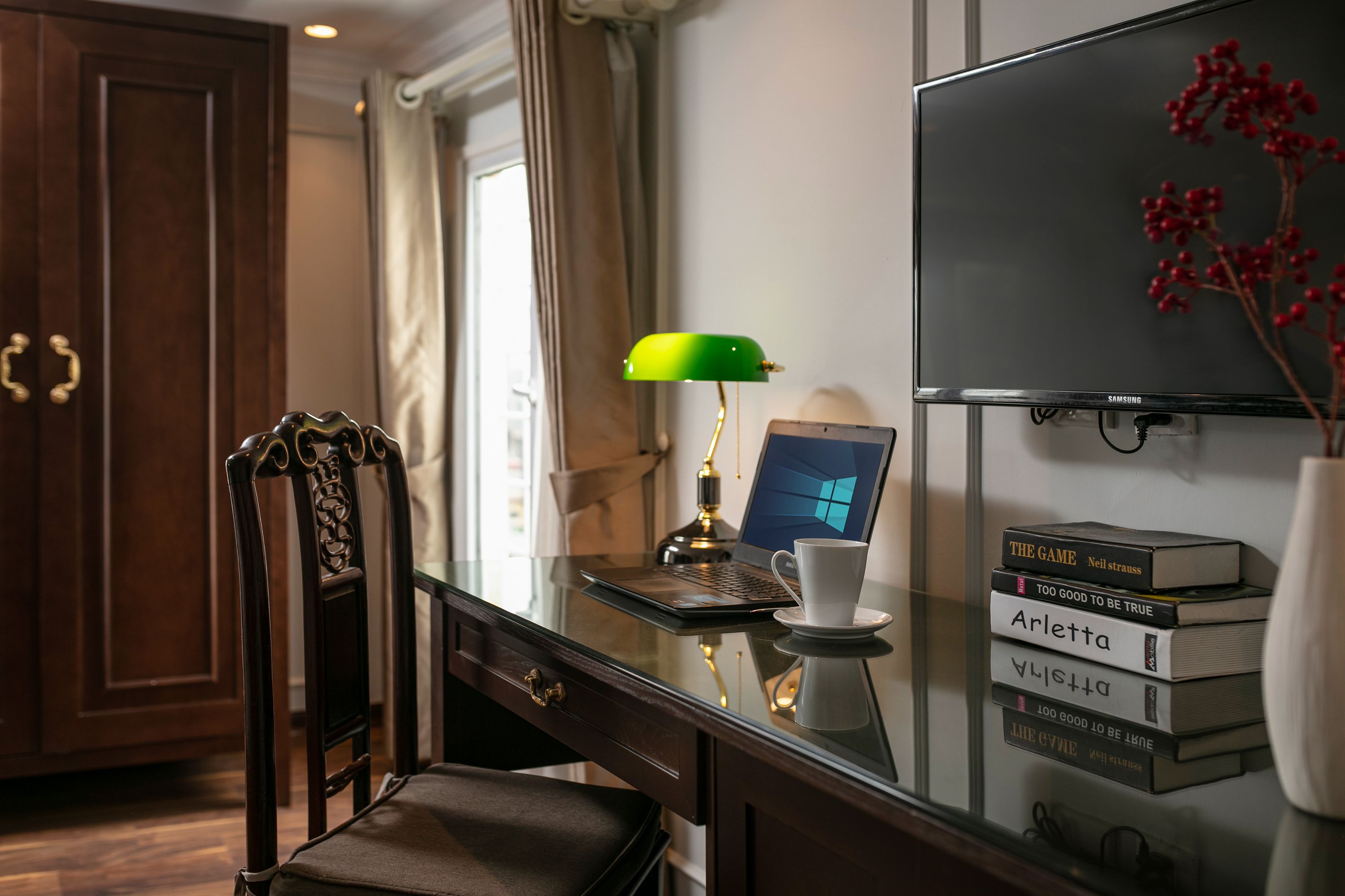 deluxe double or twin room with street view | 1 bedroom, minibar, in-room safe, soundproofing