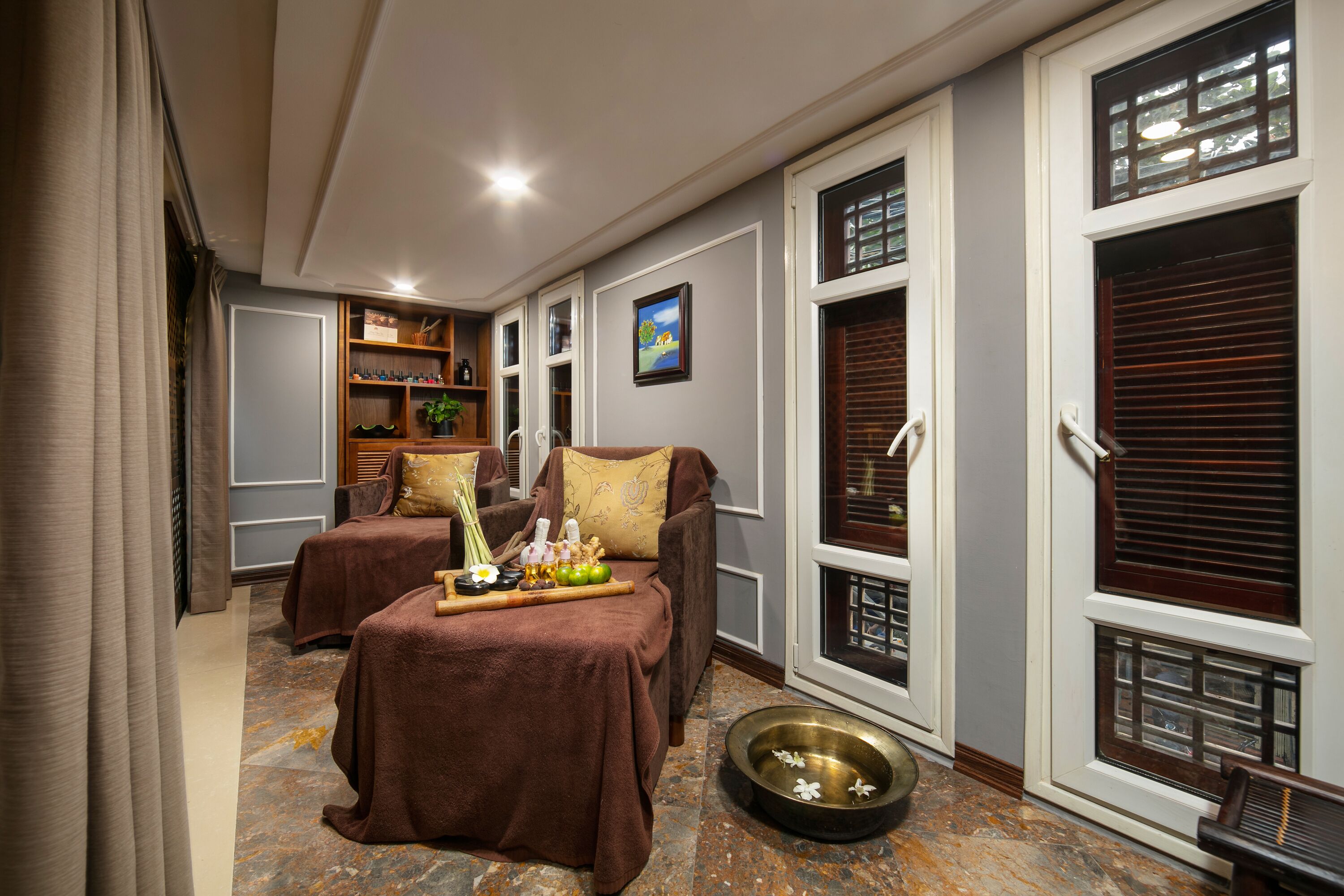 body treatments, aromatherapy, hot stone massages, deep-tissue massages